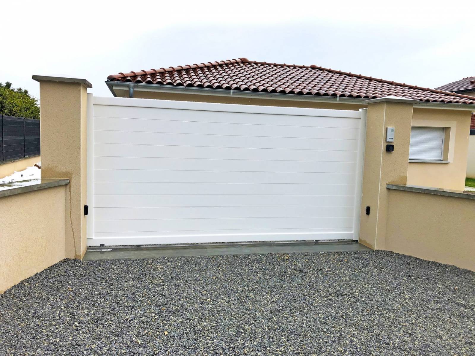 Fournisseur de carport 2 voitures en aluminium Aix les Bains 73100 Savoie