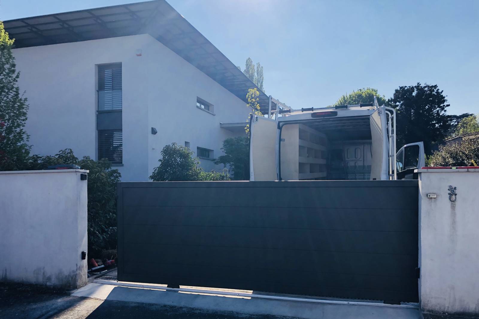 Prix changement porte d'entrée ancienne par un professionnel à Chambéry 73 Savoie