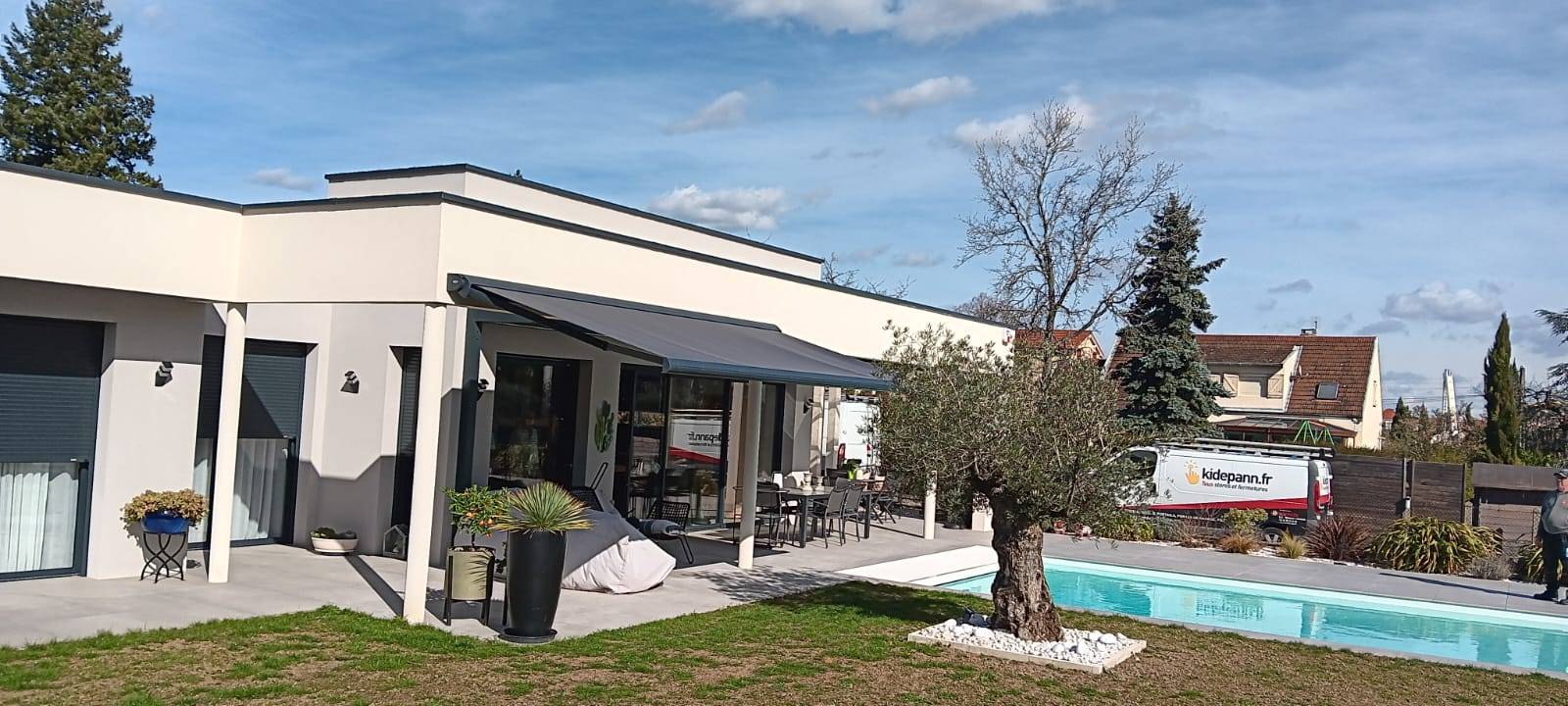 Pose d'un store banne 4x3 pour protéger votre terrasse Craponne 69290 Rhône