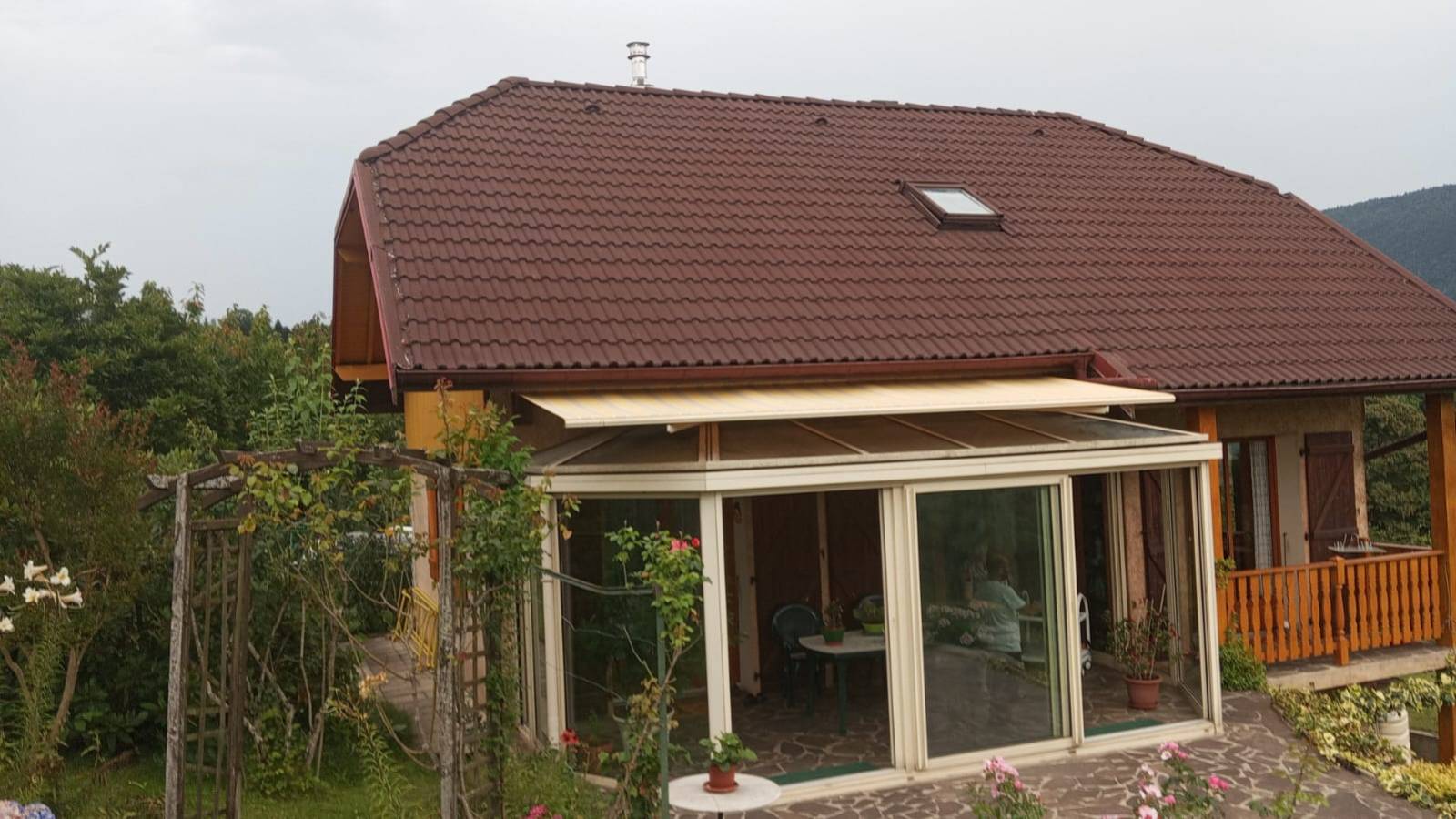 Devis pose porte de garage enroulable motorisée Aix les Bains 73100 Savoie