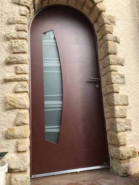 INSTALLATION D'UNE PORTE D'ENTREE TRADITIONNELLE SUR MESURE A MARCY L'ETOILE