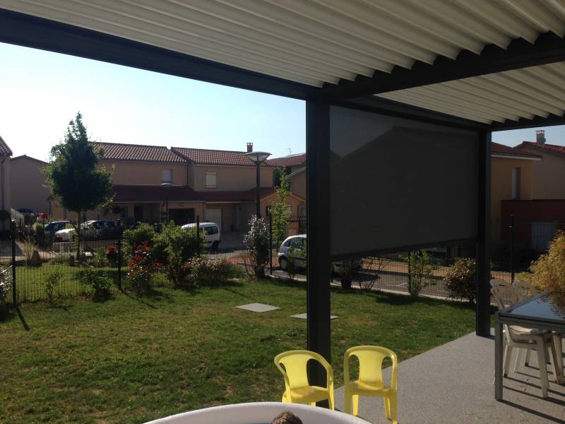 installation d'une pergola bioclimatique avec store zip à Craponne