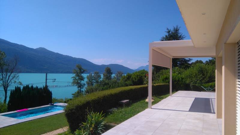 Pergola sur mesure en aluminium installée à Vienne