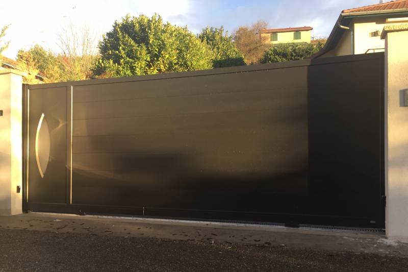 Portail coulissant sur mesure et aluminium à Saint Didier au Mont d'Or