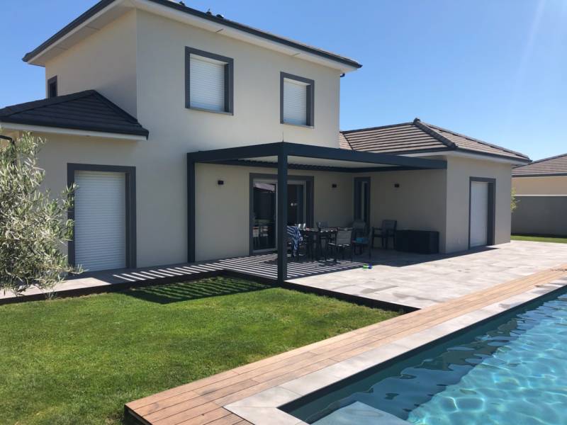 Vente et installation d'une pergola à lames orientables sur mesure à Saint Bonnet de Mure