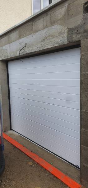 Porte de garage blanche