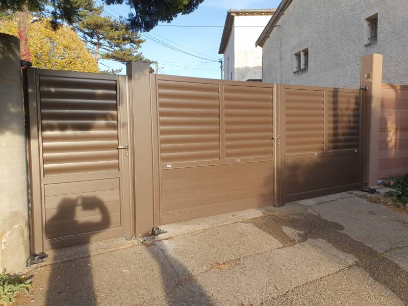 Portail manuel à Caluire