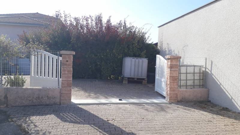 Portail manuel à Genas