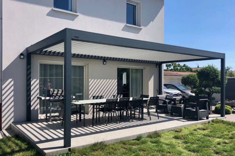 Pergola sur mesure à lames orientables à Genas