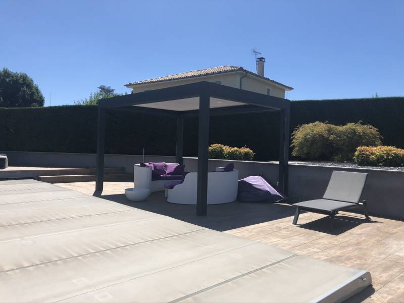 POSE D'UNE PERGOLA SUR MESURE A TOILE A VAUGNERAY