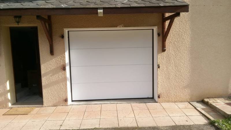 Bien choisir sa porte de garage sectionnelle motorisée avec Miss Store / TLD à Morestel