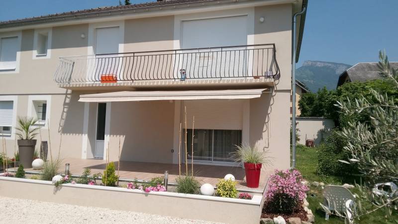 Store banne monobloc manuel à La Ravoire