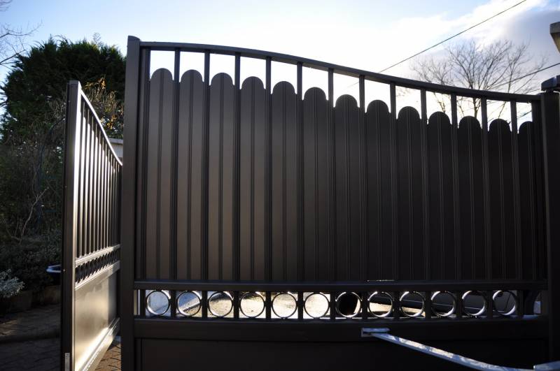 Portail battant modèle traditionnel sur mesure à Lyon