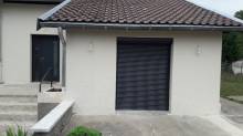 Vente et installation d'une porte d'entrée et volets en aluminium gris anthracite sur mesure aux alentours de Lyon