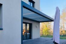 Pergola sur mesure fixé au mur