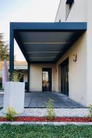 Pergola sur mesure installé à Francheville avec 3 lames LED