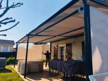 Installation pergola à toile avec écrans latéraux à Craponne