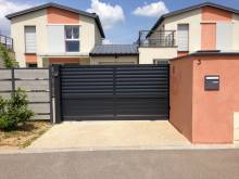 Vente et pose d'un portail sur mesure en aluminium aux alentours de Lyon