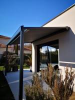 Installation d'une pergola sur mesure avec toile enroulable à Craponne