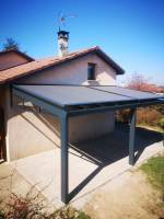 Pose d'une pergola toit de verre avec store sur mesure aux alentours de Lyon