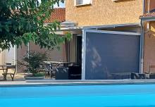 Installation d'une pergola à toile enroulable avec rideaux motorisés à Janneyrias