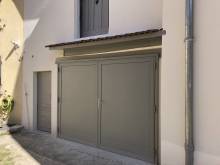 Porte de garage vert olive