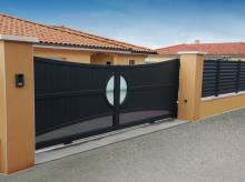 Portail et clôture assortie sur mesure et en aluminium à Craponne