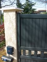 Portail battant avec motorisation classique installé à Craponne