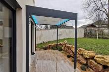 INSTALLATION D'UNE PERGOLA BIOCLIMATIQUE A LAMES ORIENTABLES A MIONS