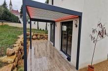 INSTALLATION D'UNE PERGOLA BIOCLIMATIQUE A LAMES ORIENTABLES A MIONS