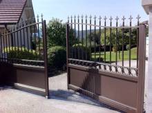 Portail sur mesure en aluminium traditionnel à Lyon