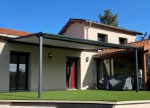 Pergola toile enroulable étanche adossée mur