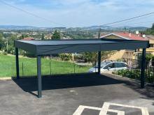 Abri de voiture en aluminium à Lyon avec une structure autoportante