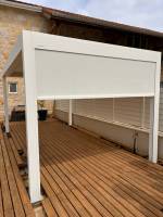 Pergola B200 XL avec screen zip intégré à Frontonas