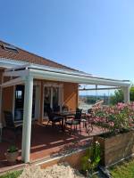 Pergola Pallazzo avec toit en verre et parois coulissantes intégrées à Genas