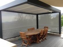 Pergola bioclimatique avec option screen latéraux à Lyon
