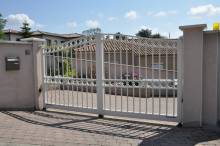 Portail traditionnel pour maison ancienne aux alentours de Lyon